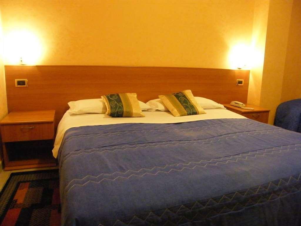 Hotel Residence Memmina Frosinone Zimmer foto
