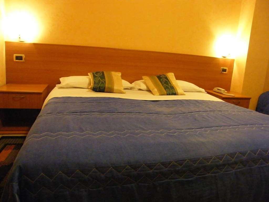 Hotel Residence Memmina Frosinone Zimmer foto